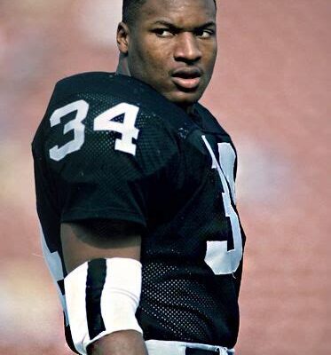Bo Jackson’s Unbelievable Story: You Won’t Believe His Strength Feat!